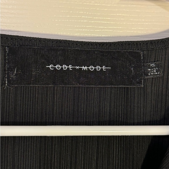 Code x Mode Black Twist Front V-Neck Blouse – Size XS‎ - Picture 4 of 4